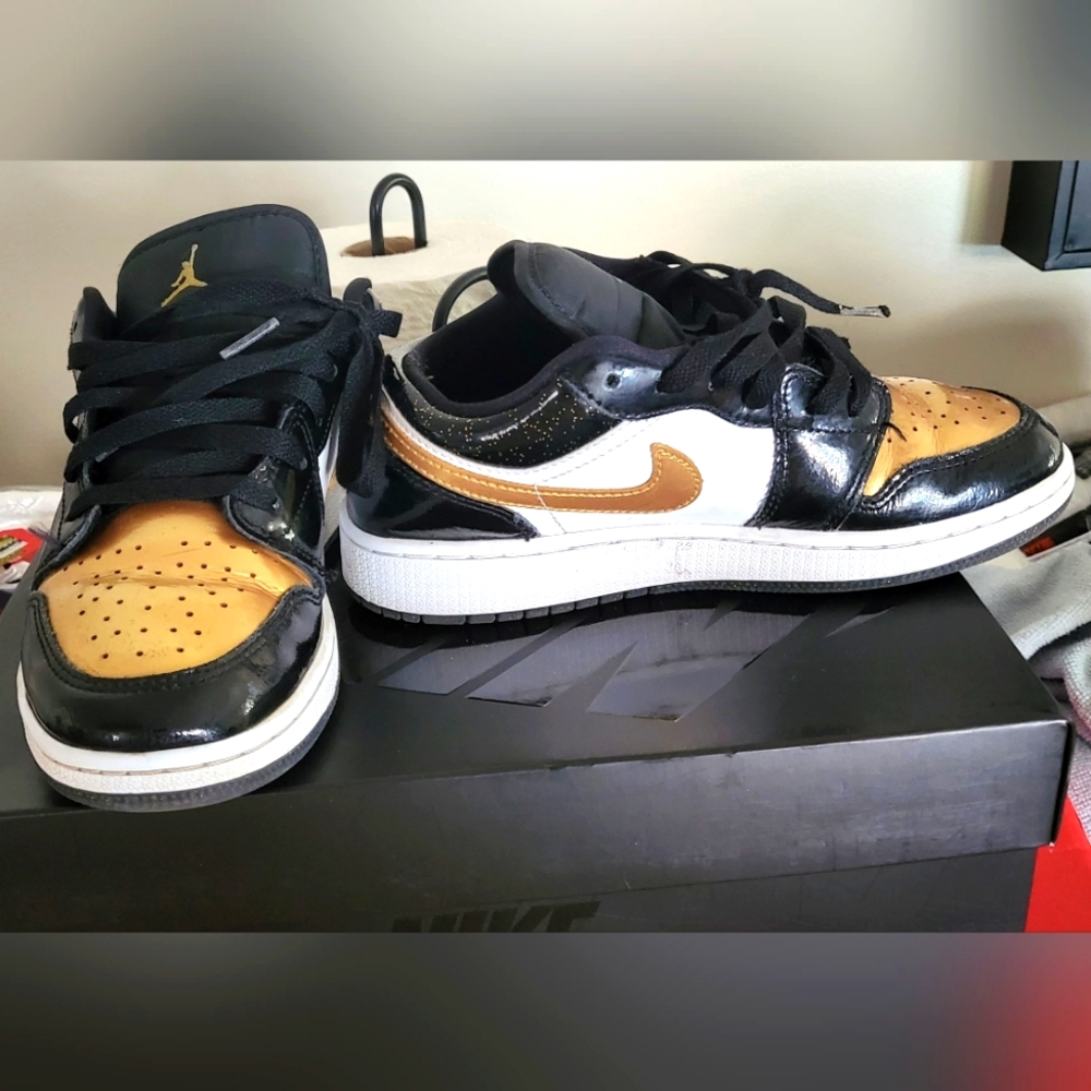 2022 Nike Air Jordan 1 Low SE GS 'Gold Toe' 5 US Youth